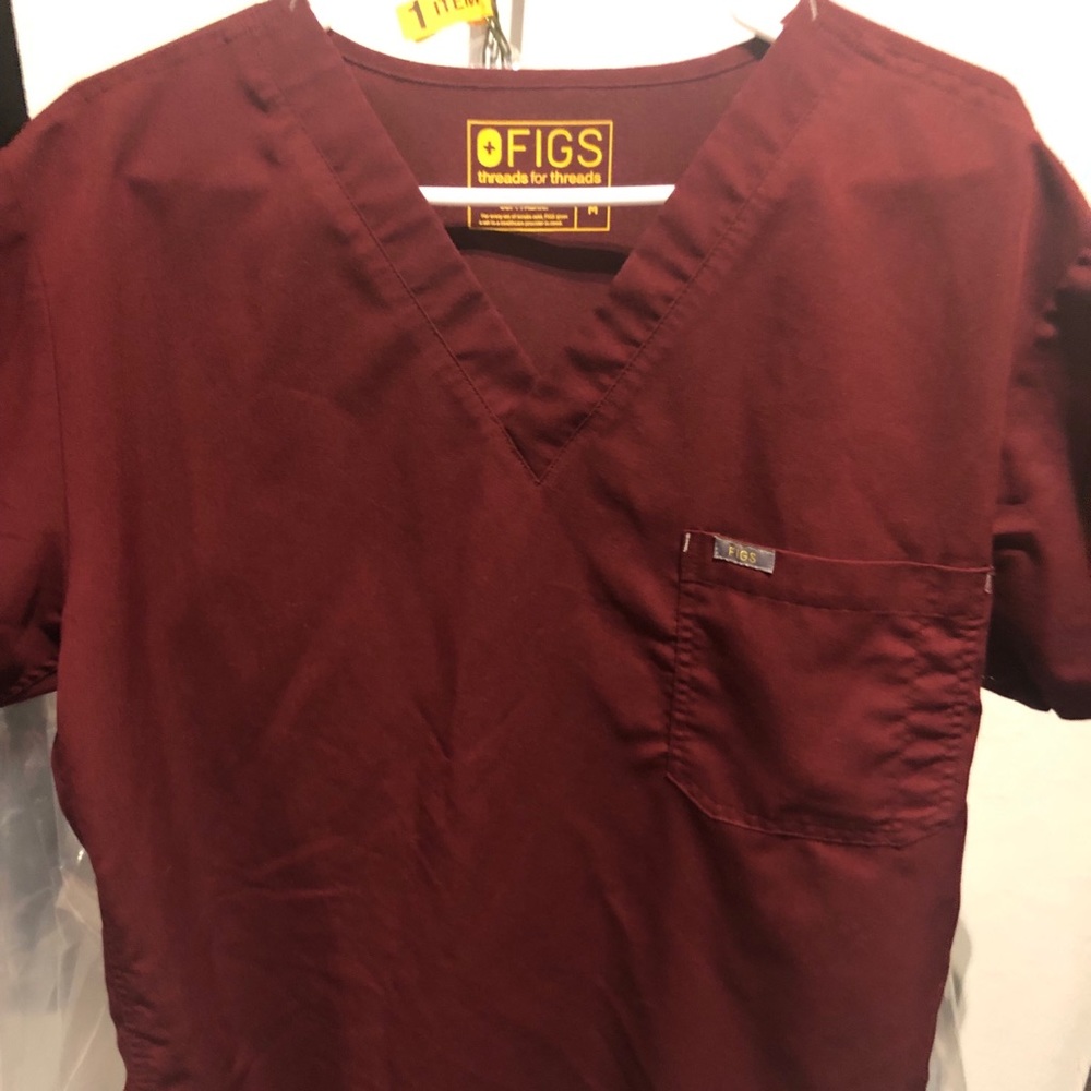Men’s Figs Scrub top